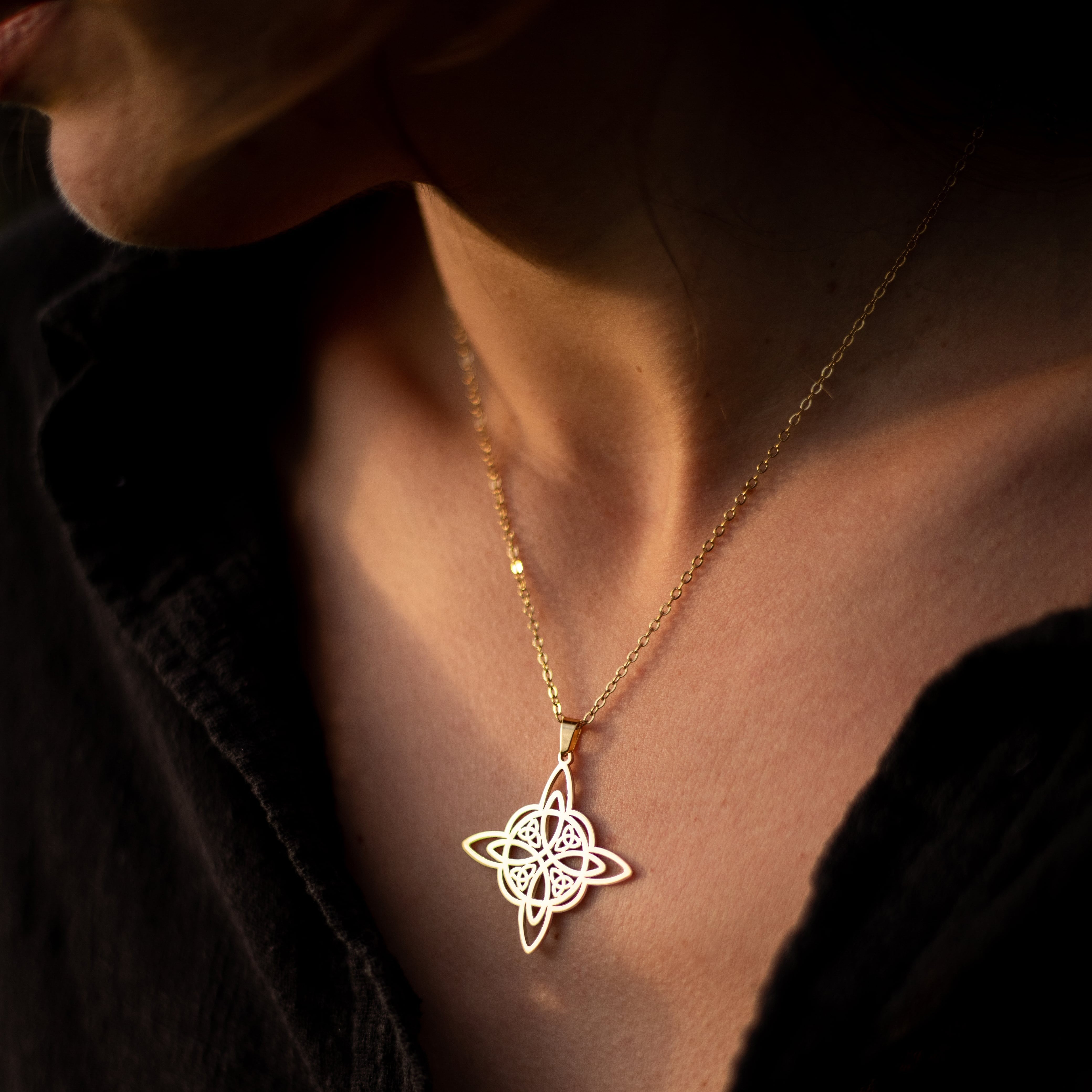 ATELIER-TIBET – Pendentif Protection Éternelle en Nœud de Sorcière