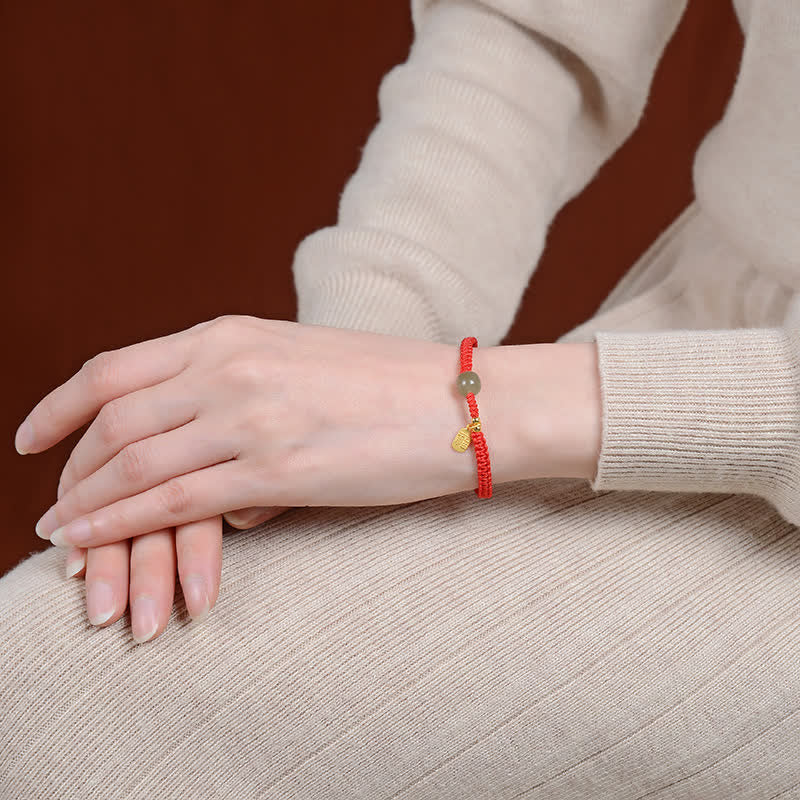 ATELIER-TIBET – Bracelet Ajustable en Jade Hetian Rouge 7 × 8 mm & Fil Tressé