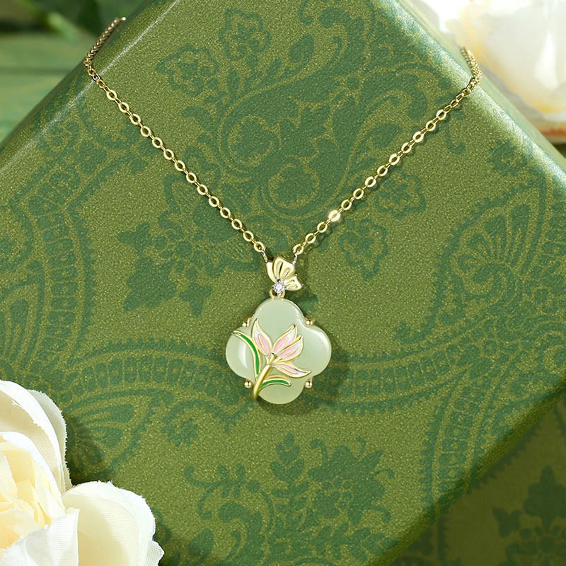 ATELIER-TIBET – Collier Papillon & Trèfle en Jade Hetian Naturel