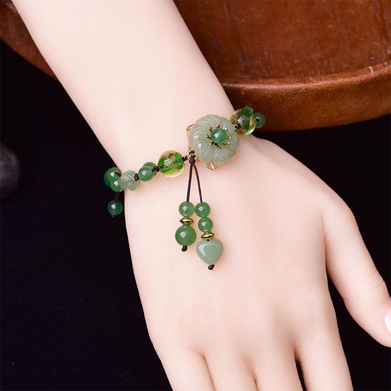 ATELIER-TIBET – Bracelet Porte-Bonheur en Jade Vert & Fleur Symbolique | Harmonie & Épanouissement