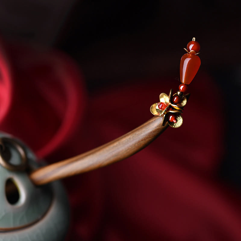 ATELIER-TIBET Pic à Cheveux Bois de Santal Vert & Agate Rouge – 16 cm