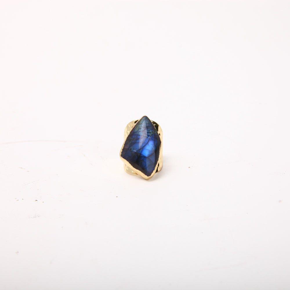 ATELIER-TIBET – Bague Ajustable en Labradorite Naturelle & Finition Dorée – Anneau Martelé Unisexe