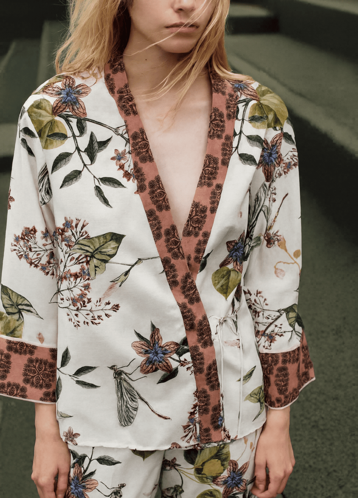 Kimono court femme motif pivoine blanc – Yoko