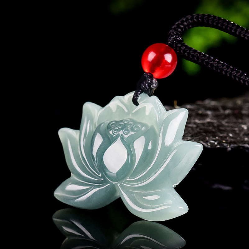 ATELIER-TIBET – Collier Lotus en Jade Sculpté Naturel – Symbole de Prospérité