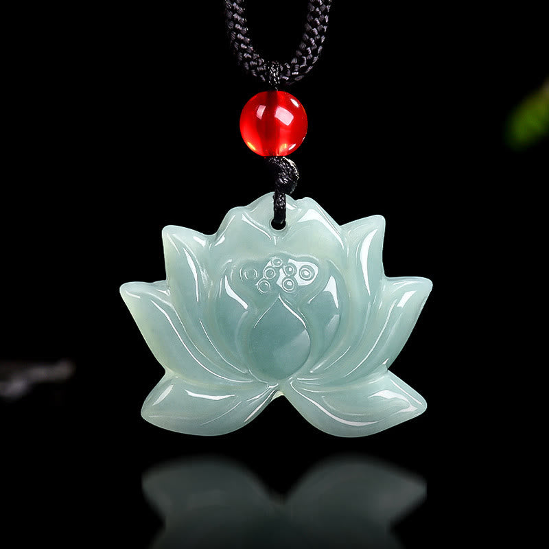 ATELIER-TIBET – Collier Lotus en Jade Sculpté Naturel – Symbole de Prospérité