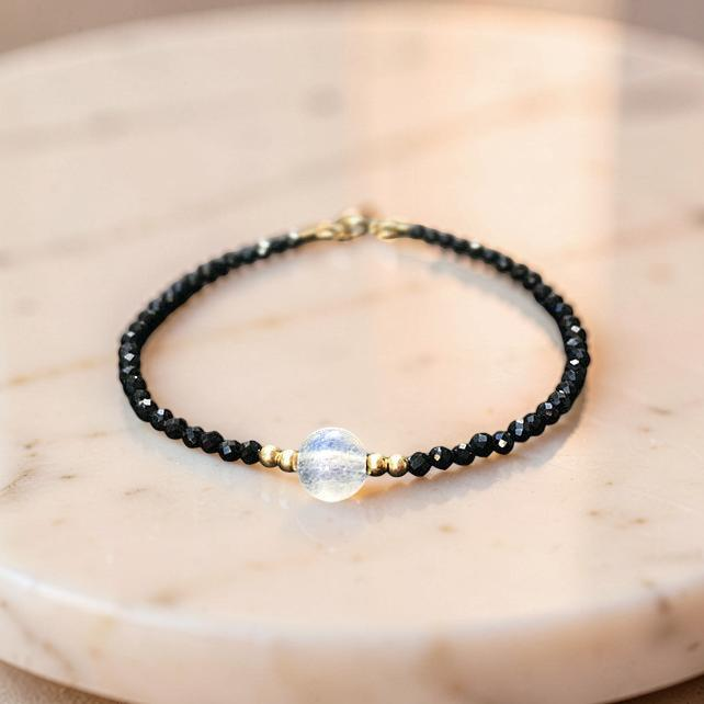 ATELIER-TIBET – Bracelet Pierre de Lune et Spinelle – Lumière, Plaqué Or