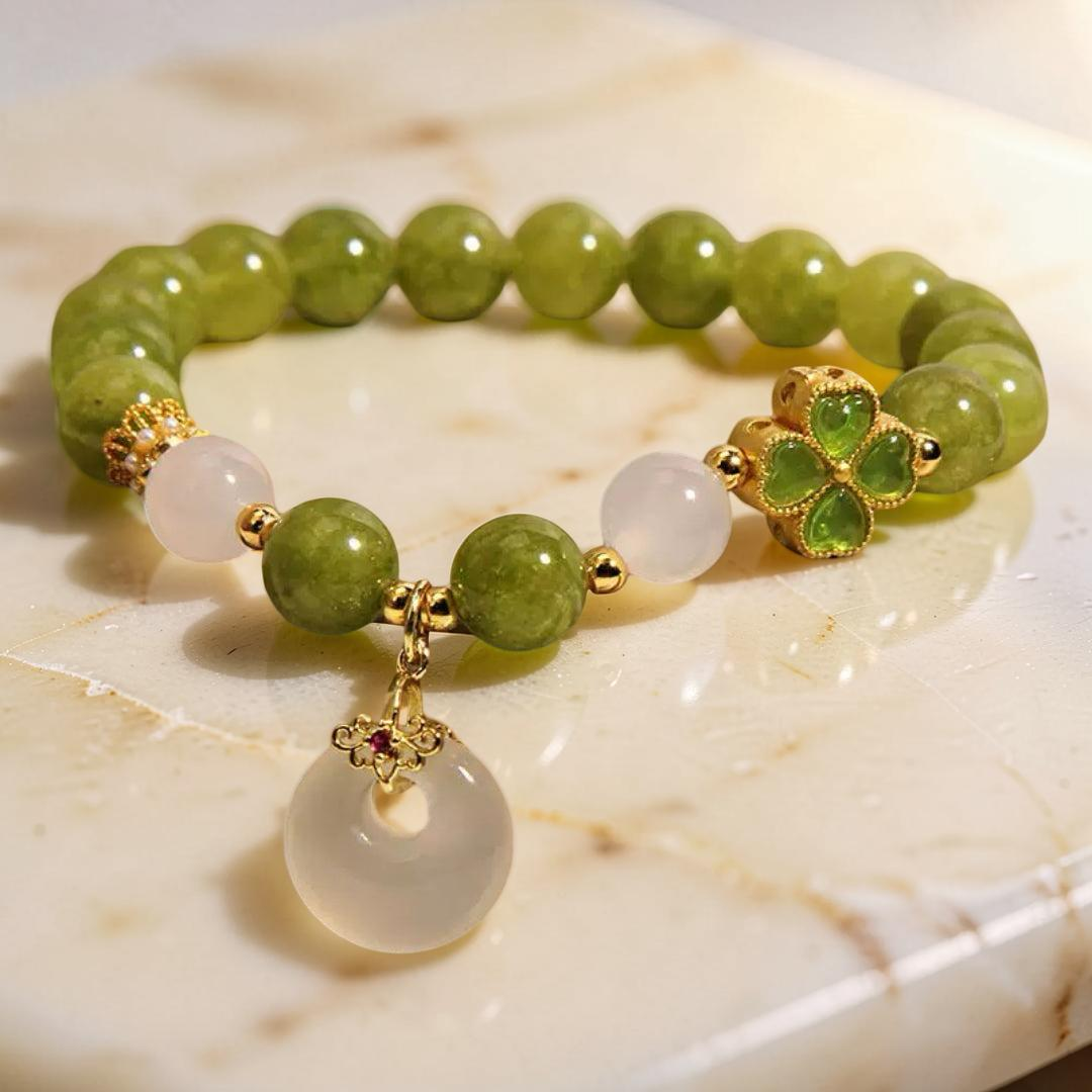 ATELIER-TIBET – Bracelet Tourmaline Verte et Jade – Trèfle Porte-Chance
