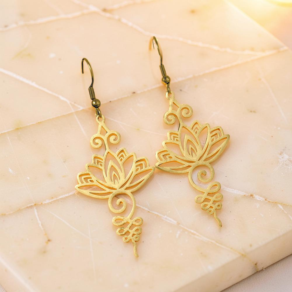 ATELIER-TIBET – Boucles d'Oreilles Lotus Unalome – Élégance Fleurie