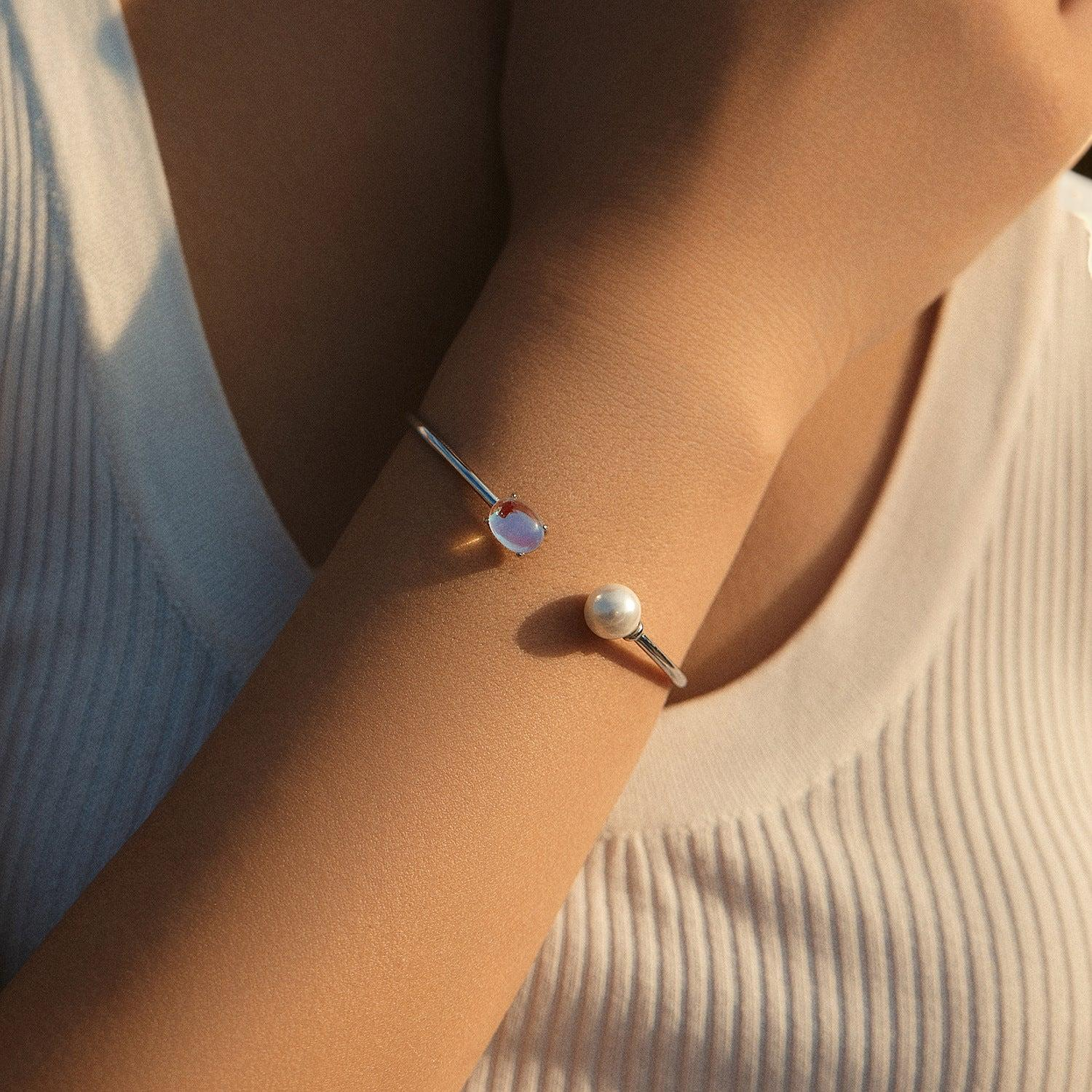 ATELIER-TIBET – Bracelet Pierre de Lune et Perle – Essence de Lune, Argent