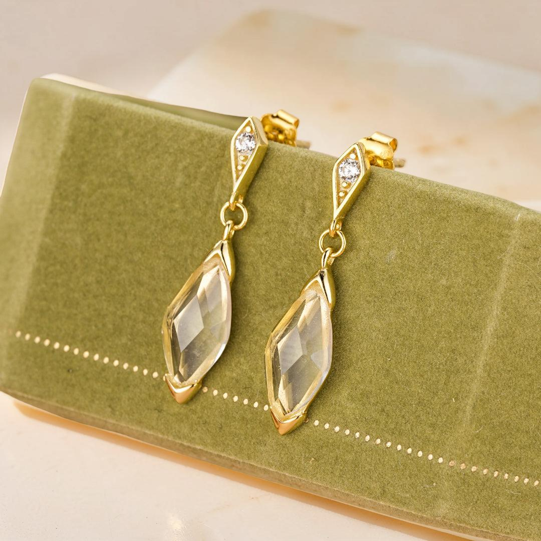 ATELIER-TIBET – Boucles d'Oreilles Cristal de Roche – Pluie Dorée, Argent Plaqué Or 14K