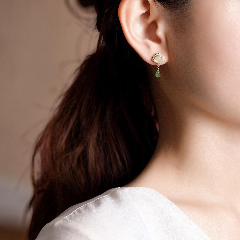 ATELIER-TIBET – Boucles d'Oreilles Jade – Cœur de Nacre, Argent Plaqué Or