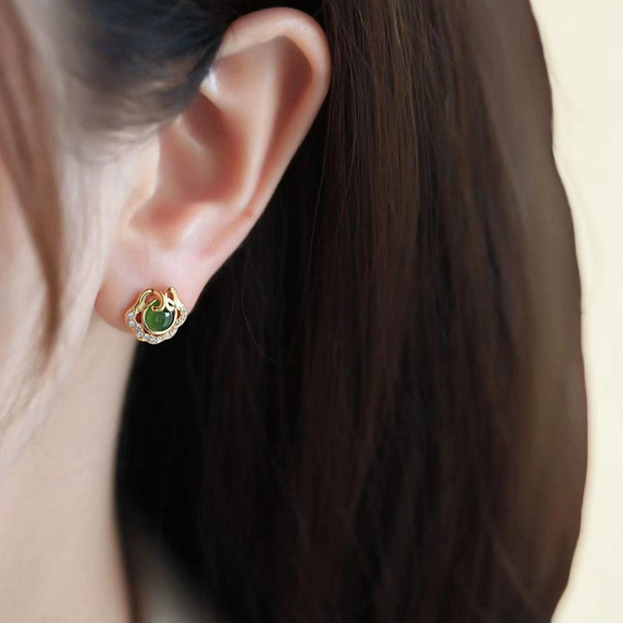 ATELIER-TIBET – Boucles d'Oreilles Jade – Nuage de Bonheur, Argent Plaqué Or