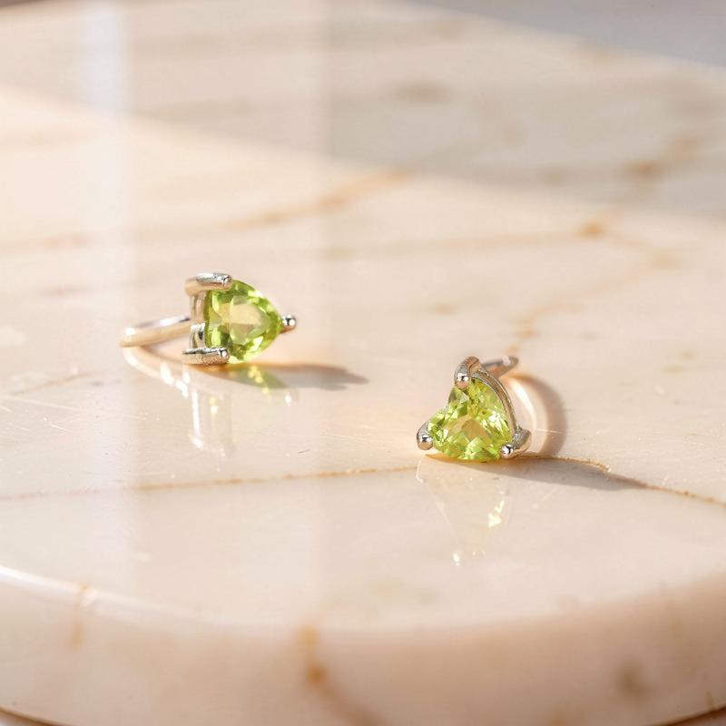ATELIER-TIBET – Boucles d'Oreilles Péridot – Cœur Verdoyant, Argent