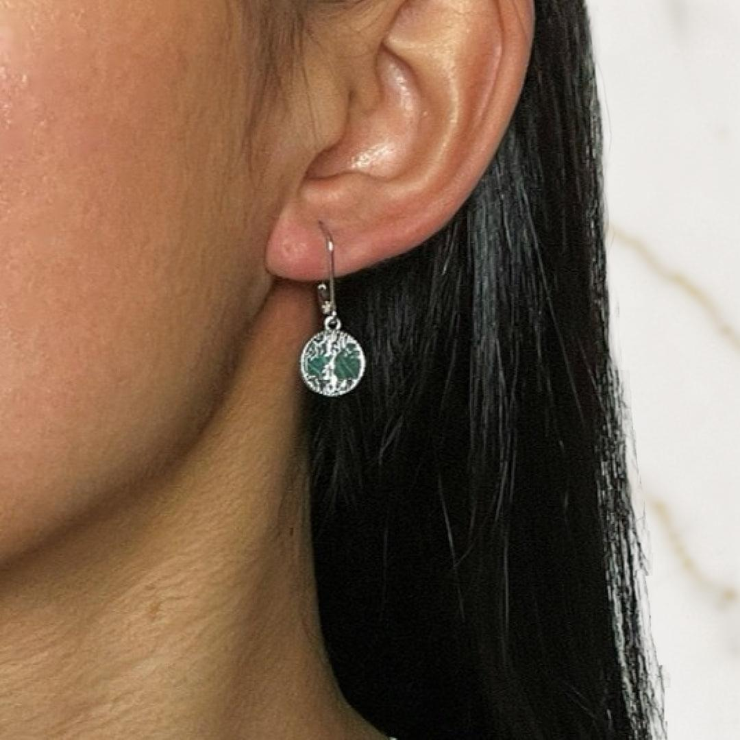 ATELIER-TIBET – Boucles d’oreilles Arbre de Vie Malachite – Racines Sacrées, Argent