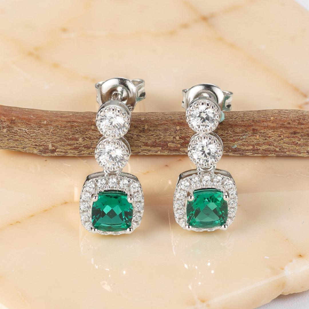 ATELIER-TIBET – Boucles d’Oreilles Émeraude – Reflets Précieux, Argent Plaqué Platine