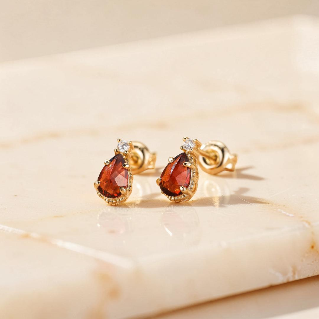 ATELIER-TIBET – Boucles d’oreilles Grenat – Goutte de Feu, Argent Plaqué Or