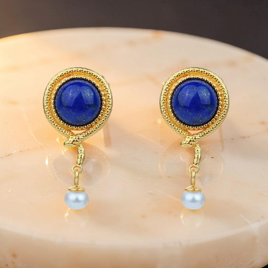 ATELIER-TIBET – Boucles d’Oreilles Lapis Lazuli Serpent – Perle Lumineuse, Argent Plaqué Or