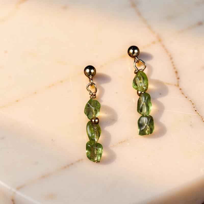 ATELIER-TIBET – Boucles d’Oreilles Pendantes Péridot – Gouttes Solaires, Argent Plaqué Or