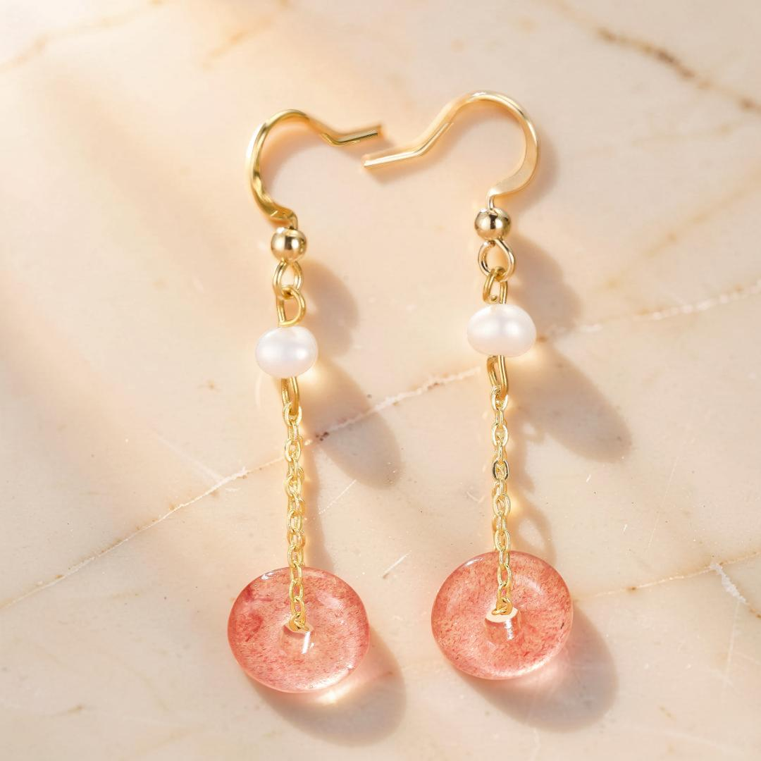 ATELIER-TIBET – Boucles d’oreilles Quartz Fraise et Perle – Éclat Délicat