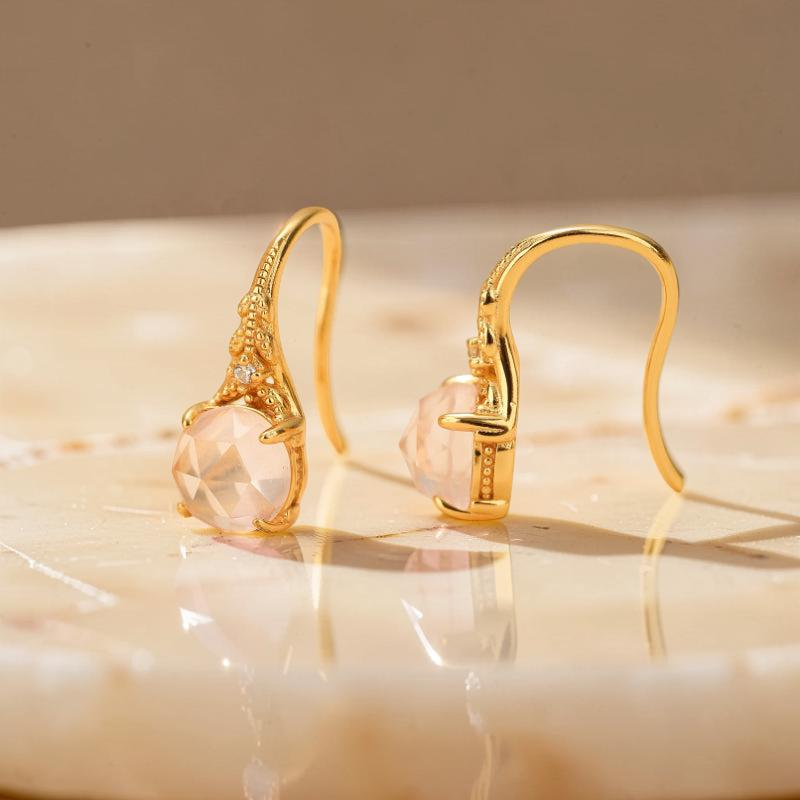 ATELIER-TIBET – Boucles d'Oreilles Quartz Rose – Éclat Floral, Argent Plaqué Or