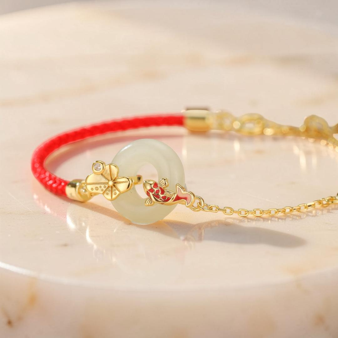 ATELIER-TIBET – Bracelet Cordon Rouge et Jade – Carpe Koï, Argent Plaqué Or