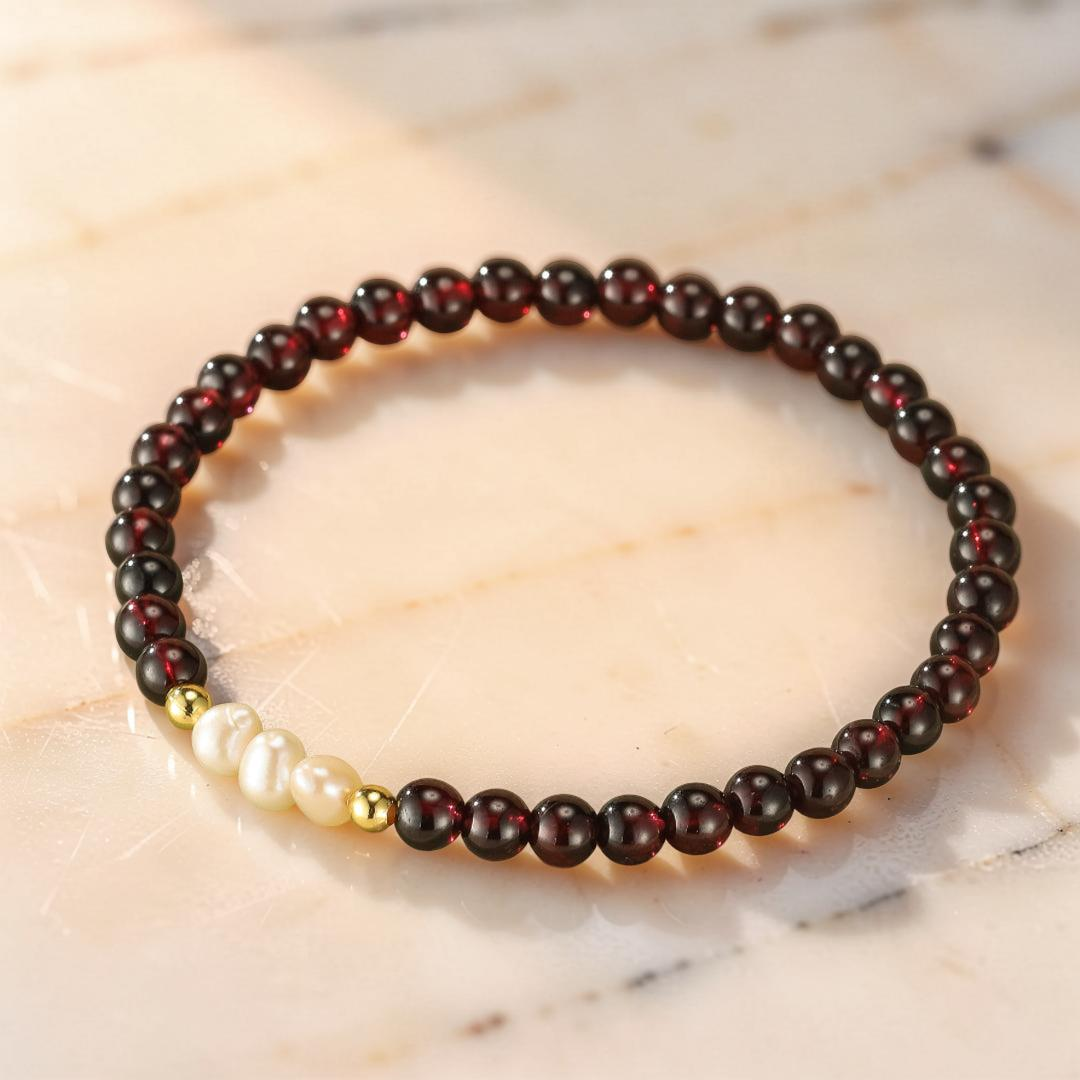 ATELIER-TIBET – Bracelet Grenat et Perle – Murmures du Crépuscule, Or 14K Laminé