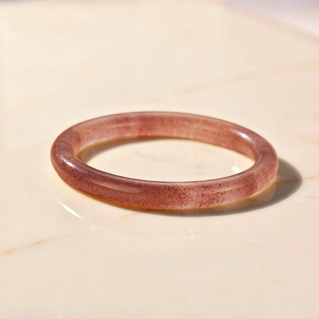 ATELIER-TIBET – Bracelet Jonc Quartz Fraise – Douceur Radieuse