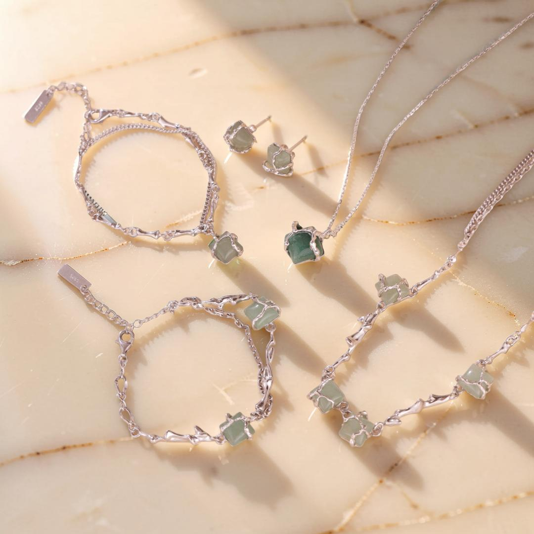 ATELIER-TIBET – Boucles d'Oreilles Aventurine – Fleur de Sérénité, Argent