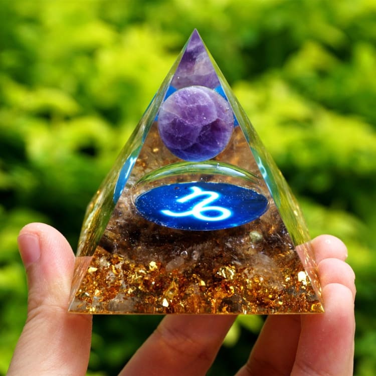 ATELIER-TIBET Pyramide du Zodiac en Orgonite de 10cm symbole du Capricorne