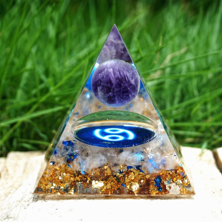 ATELIER-TIBET Pyramide du Zodiac en Orgonite et Améthyste de 10cm symbole du Cancer