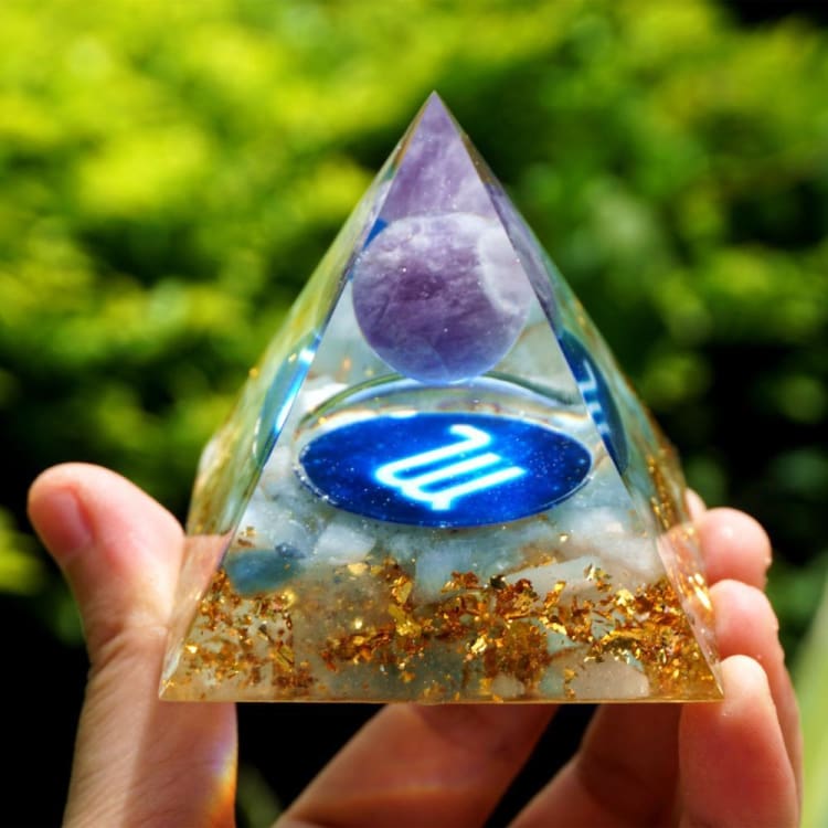 ATELIER-TIBET Pyramide du Zodiac en Orgonite et Améthyste  de 10cm symbole du Scorpion