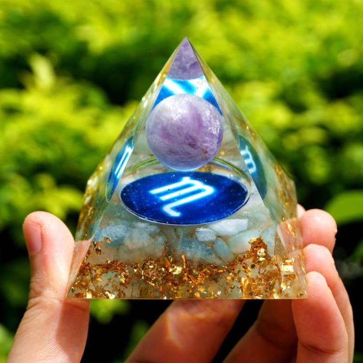ATELIER-TIBET Pyramide du Zodiac en Orgonite et Améthyste  de 10cm symbole du Scorpion