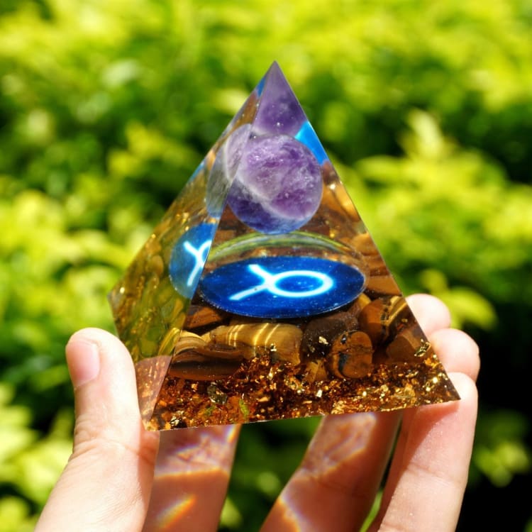ATELIER-TIBET Pyramide du Zodiac en Orgonite et Oeil de Tigre de 10cm symbole du Taureau