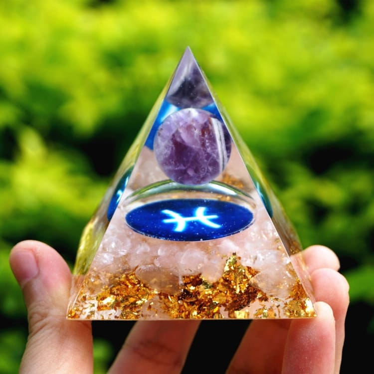 ATELIER-TIBET Pyramide du Zodiac en Orgonite et Quartz Rose  de 10cm symbole du Poisson