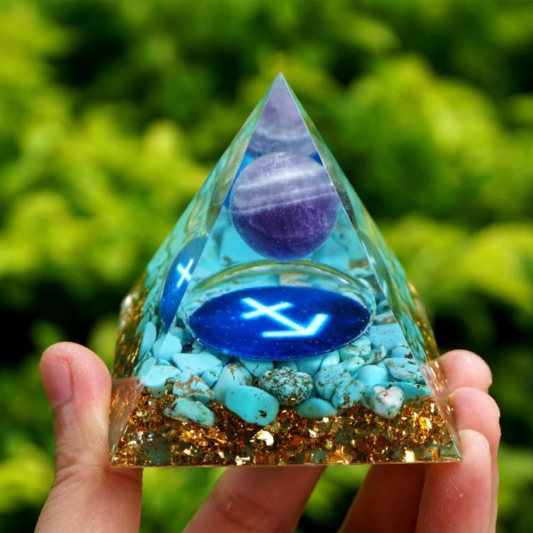 ATELIER-TIBET Pyramide du Zodiac en Orgonite et Turquoise de 10cm symbole du Sagittaire