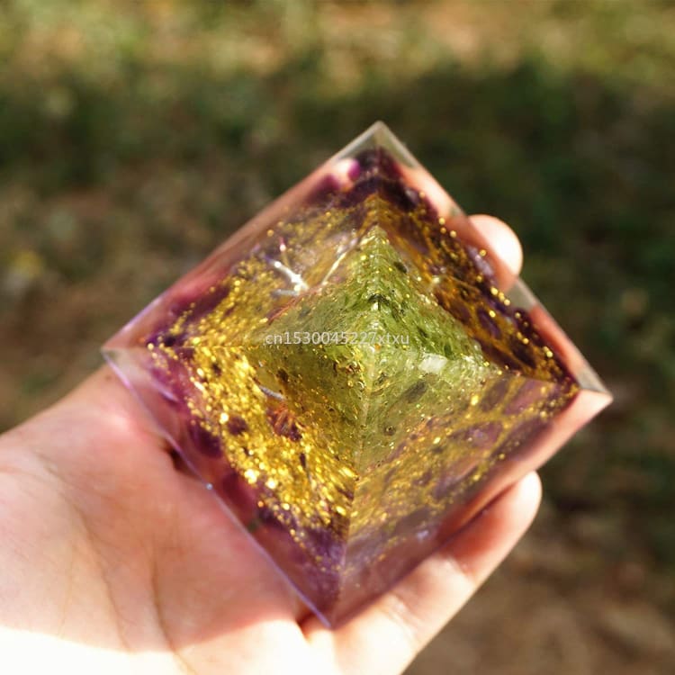 ATELIER-TIBET Pyramide en Orgonite et Améthyste e de 10cm