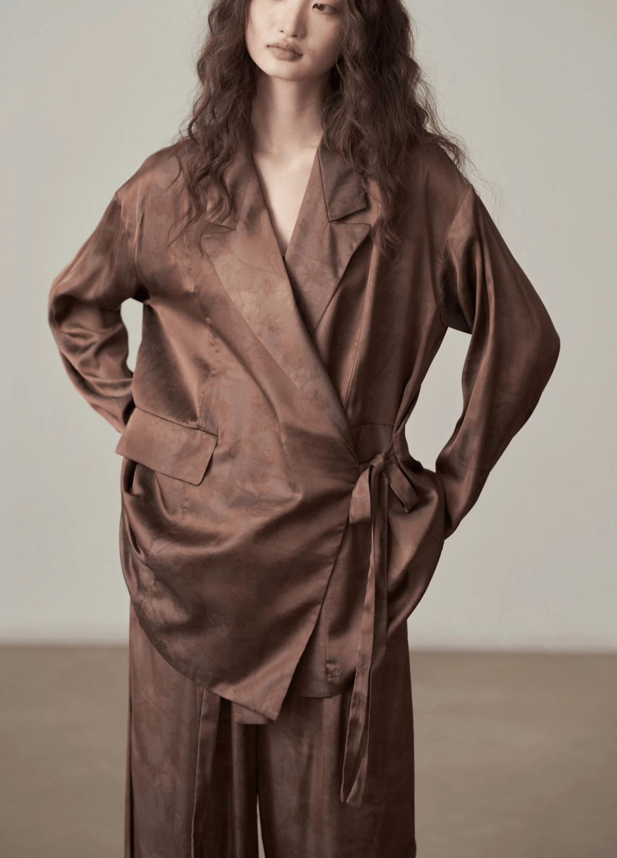 Veste kimono femme satinée marron chocolat – Kogecha