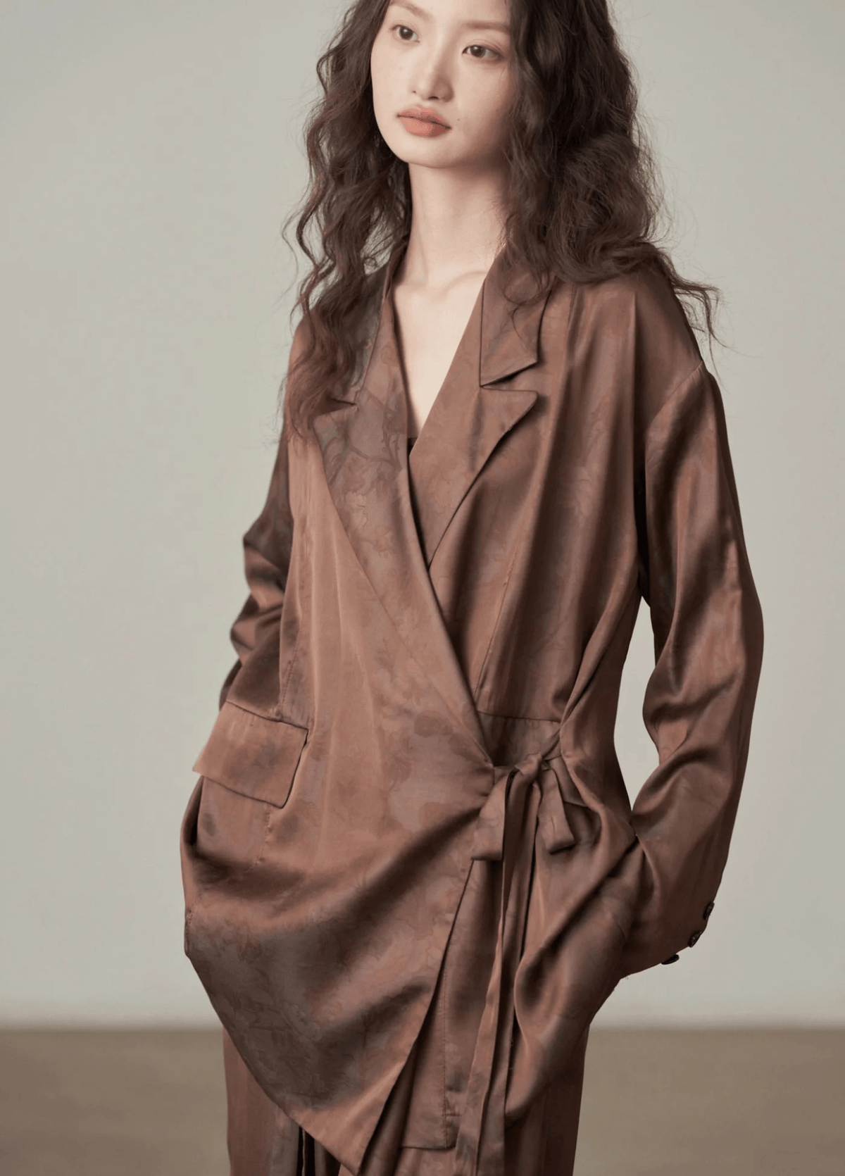 Veste kimono femme satinée marron chocolat – Kogecha